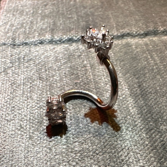 Pagoda Crystal Belly Button Ring - Picture 8 of 16